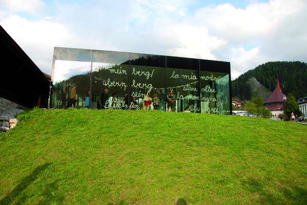 media/k2/galleries/5893/thumbs/mostra_crep_tubla_nives_cubo.jpg