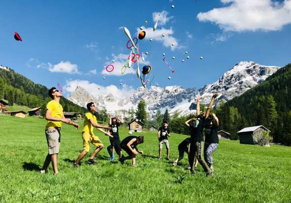 media/k2/galleries/10481/thumbs/circensema_grop.jpg