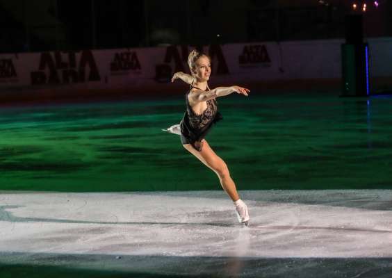 media/k2/galleries/10755/thumbs/starsonice0.jpg