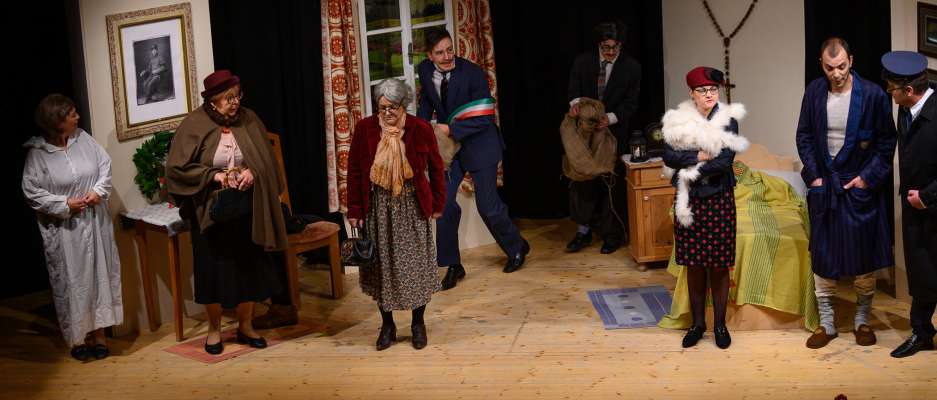 media/k2/galleries/11390/thumbs/comedia_Amisc_Teater_grana.jpg