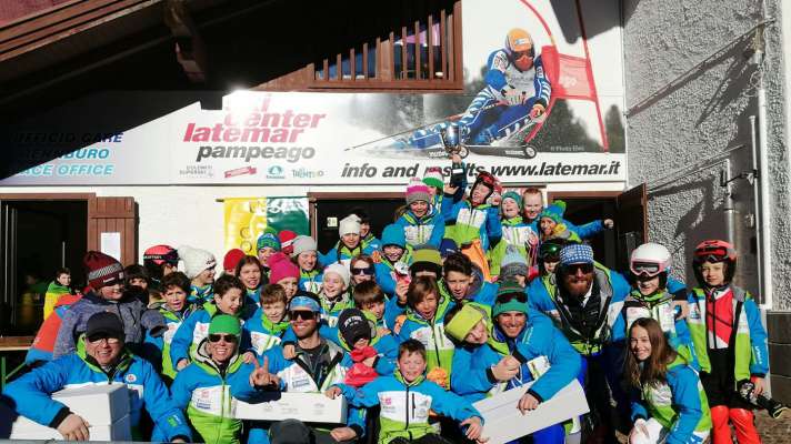 I atlec del Ski Team Fascia sun Pampeago ge à fat vadagnèr a la sozietà la pruma posizion.
