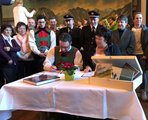 media/k2/galleries/11733/thumbs/firma_document.jpg