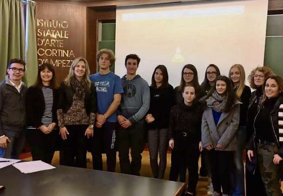 I studentes de ra scores del Polo Valboite che i moe par r'Australia, de febraro. Con lore 'l é i profesore e alcuanta istitzios che 's dia chesto projeto.
