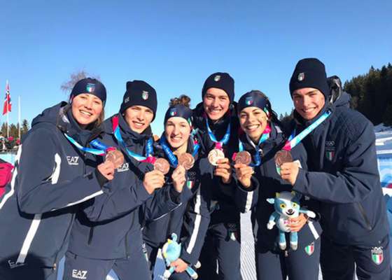 La squadra che à vent la medaa de bron, con Annika Sieff, Jessica Malsiner e Mattia Galiani.
