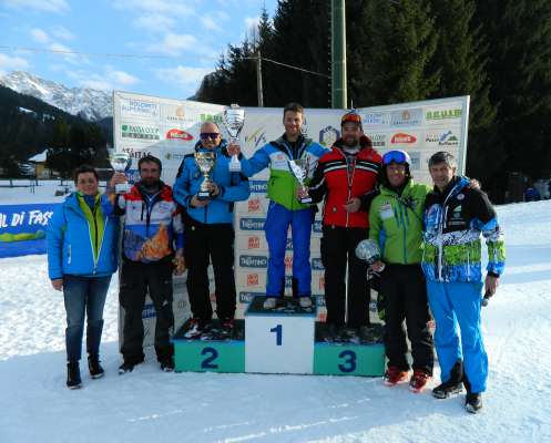 La premiazion per Sozietà del Trofeo Lino Pederiva sun Aloch.
