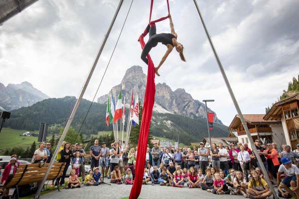 Spetacul d’isté a Corvara. (© Freddy Planinschek)
