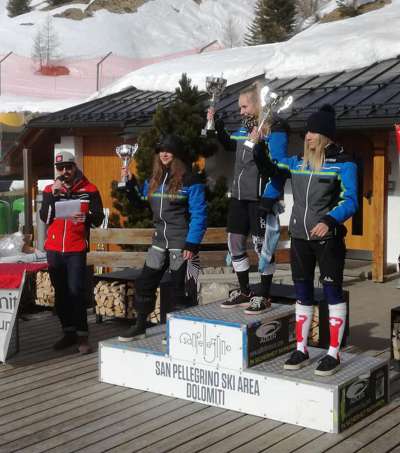 L podie Allieve de la sabeda con 1^ Asia Carpano, 2^ Carlotta Andeazza e 3^ Valeria Piazzi, dutes trei del Ski College de Fascia.
