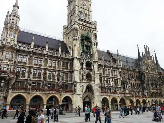 La Comune a Minca/München.
