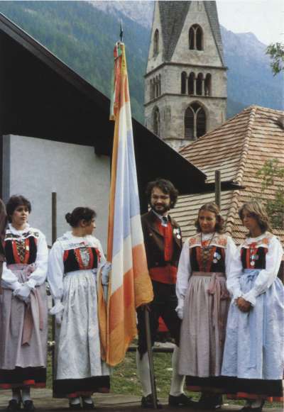 Cesare Poppi a l’inaudazion de l’Istitut Cultural Ladin, de setember del 1981.
