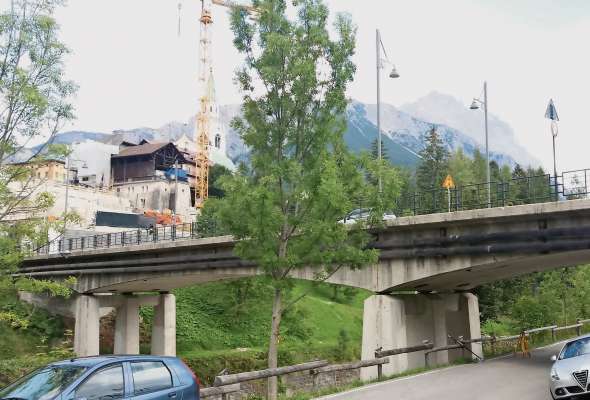 El ponte Nadalet, da Crignes ves ra jeja de San Iaco: se vede ra scendedures, inze 'l peton, agnó che 'l é drio a zede.
