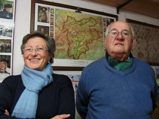 Elsa Zardini Soriza e Siro Bigontina Titoto presidentes de ra Union de i Ladis de Anpezo par chiste ultime vinte ane.
