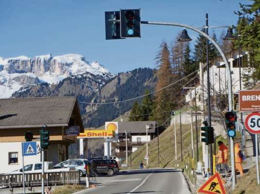 »El trat de strada a Brebta ulache l é sté ativé l autovelox«.
