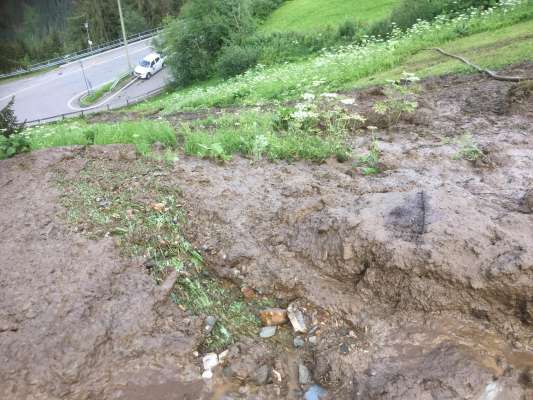 La smöia é stada chita püch sura la strada provinziala. (Foto: Alessandro Huber)
