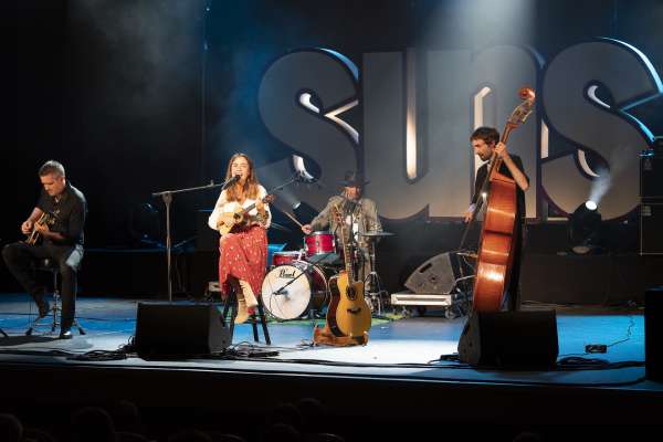 Martina Iori con sia band à avert per ladin Suns Europe 2020.
