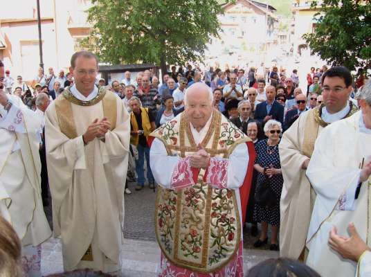 Ai 4 de luio del 2010 padre Michelangelo sul sagrà de ra jeja de San Iaco, intrà el pioan don Davide Fiocco e don Andrea Constantini Ghea, con duta ra śente che i peta ra mas, par i so sesanta ane da pree.
