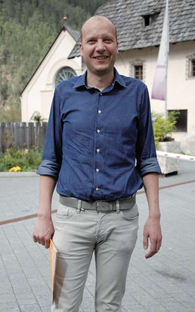 L’Ombolt Giorgio Costabiei dan so secundo mandat cun na scuadra en pert nöia
