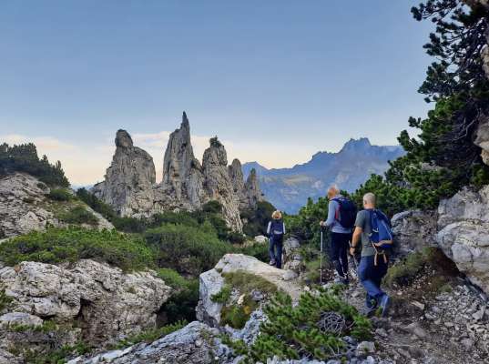 I giornalisć empegnei ntel trekking promozional sui Bec de Roces.
