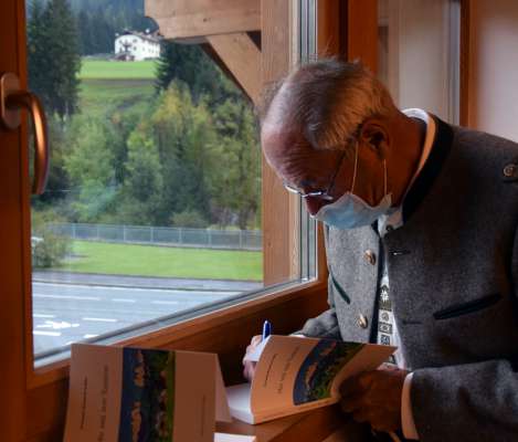 media/k2/galleries/13745/thumbs/Fernando_autograf_liber.jpg