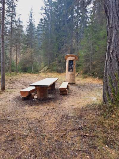 Un outro »Librascion« in Anpezo: chesto 'l é cresciù dal lago de Pianozes in fora, par se śontà a chi outre doi de Pian de ra Spines e in Pian de Loa.
