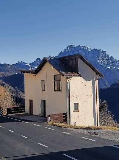 La »cesa del fotografo« a Sourarù. El Comun vòl la compré per fè fora cuartier per el personal de Vila S.Ijep.
