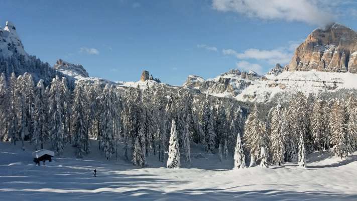 El gnee su ra nostra crodes 'l é algo de bel, ma 'l é da i tende.
