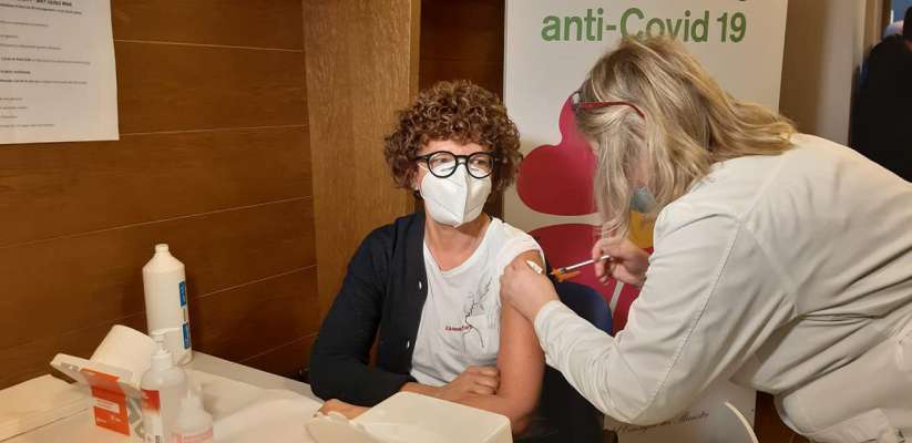 La dotora Monica Costantini &agrave; fat l vazin per l Covid.
