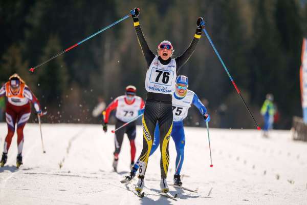 Caterina Ganz da Moena pruma a la Copa Tèlia Gamma a Cogne.
