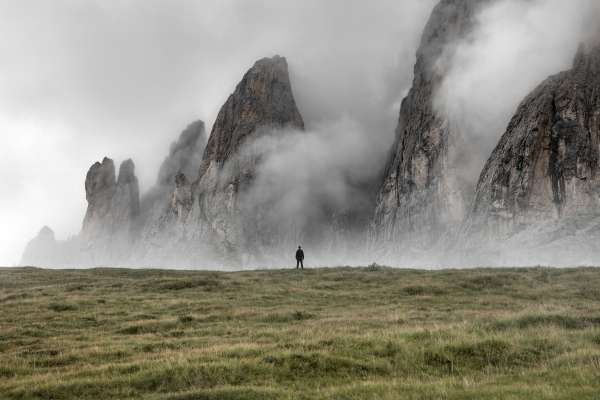 Les Dolomites cun süa maesté y ispiraziun sön vegetaziun y porsona é al zënter dl concurs bienal internazional SMACH.
