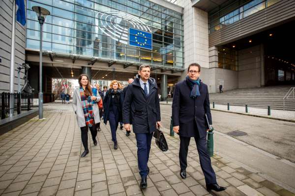 La delegaziun dla FUEN cun le vizepresidënt Daniel Alfreider á informé deplü iadi l’UE y le Parlamënt Europeich dla iniziativa MSP. (foto: Lázlo Mihály)
