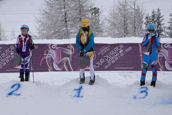 Elisa Aricó é rovada secunda tla gara »Skimo for Young« a La Thuile. (foto: Badiasport)
