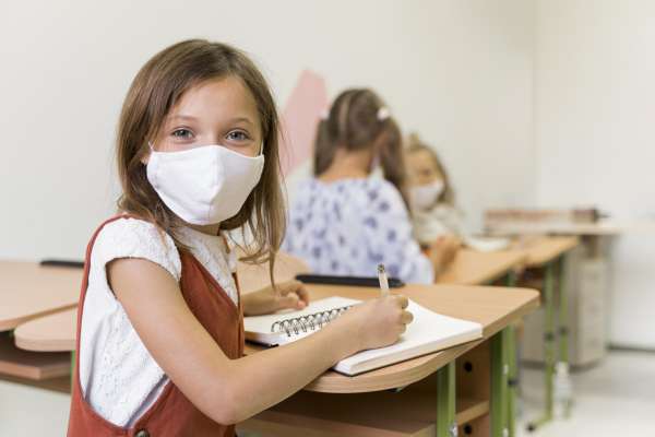 media/k2/galleries/14809/thumbs/front-view-of-beautiful-girls-with-face-mask.jpg