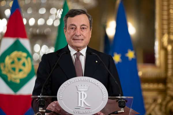 L premier Mario Draghi comunichea sia squadra de Goern. (foto www.quirinale.it)
