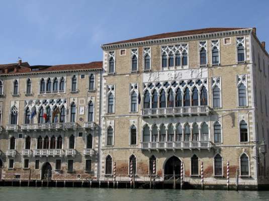 Ca’ Foscari, la senta storica dl’université Ca’ Foscari de Aunejia/Venezia. (foto: wikipedia)
