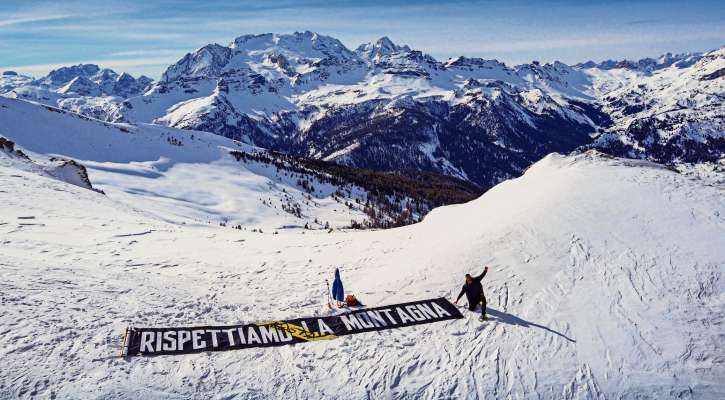 I striscions de protesta sul Settsass.
