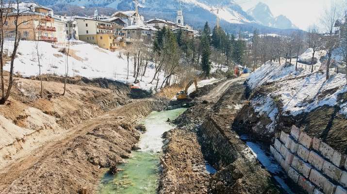 I laore inze ra Boite, cemodo che s'i vede a vardà śo dal ponte del Corona.
