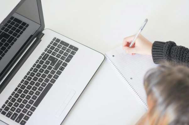 Ejam de Stat dl 2021 por 92 candidates y candidac tles scores ladines. (Foto: Unsplash)
