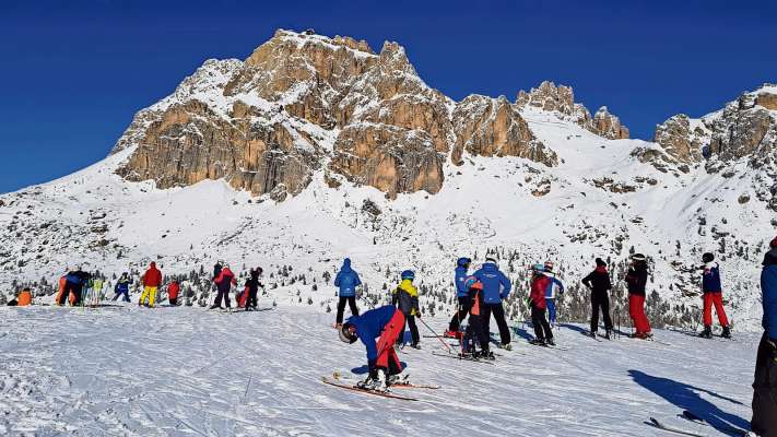 Atletes de i sci club de ra provinzia, ma anche da fora, sul gnee in Fouzargo, su i inpiante e ra pistes del Col Gallina.
