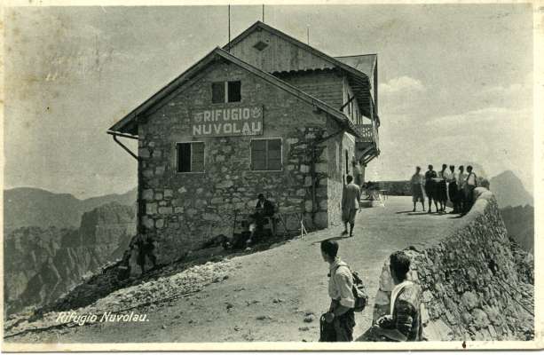 Na cartolina d'epoca del rifugio.
