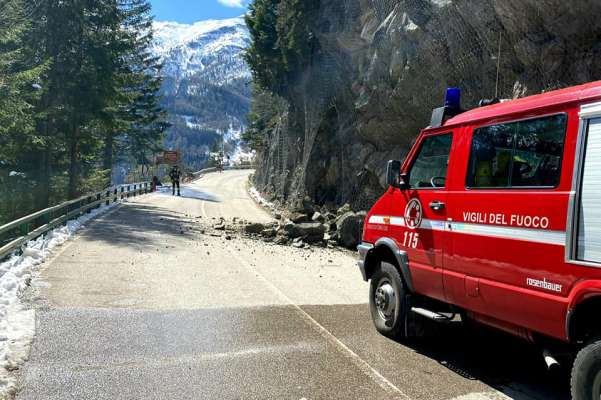(@Pompieri Colle Santa Lucia - Facebook)
