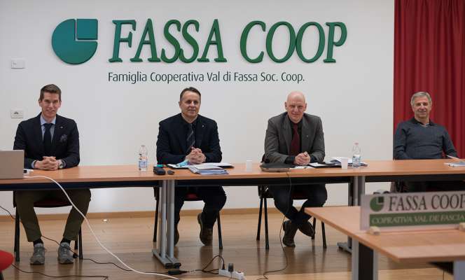 Pisoni, Giongo, Bernard e Pollam a la radunanza del fassa Coop.
