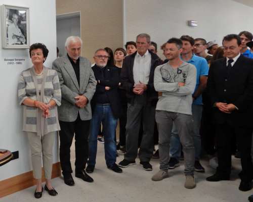 Referenc de la Scola de Fascia a l'inaudazion del nef Liceo artistich.
