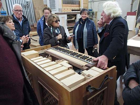 Gustavo Zanin maestro organaro da Codroipo, mancià i dis pasade; ‘l aea lourà par ra jeja de ra Madona de Lourdes de Gnoche, in Anpezo.
