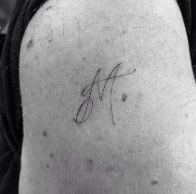 L tatuaje (foto: Instagram/giorgiomoroder).
