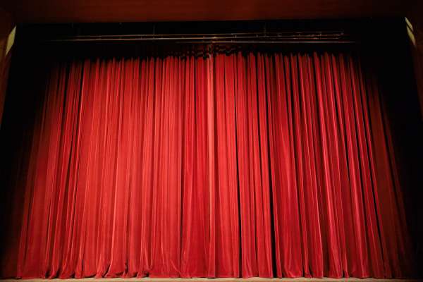 media/k2/galleries/15911/thumbs/theater-432045_1920.jpg