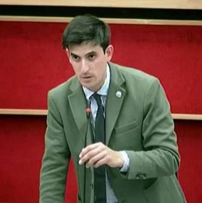 L conseier provinzièl ladin Luca Guglielmi.
