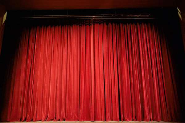 media/k2/galleries/16355/thumbs/theater-432045_1920.jpg