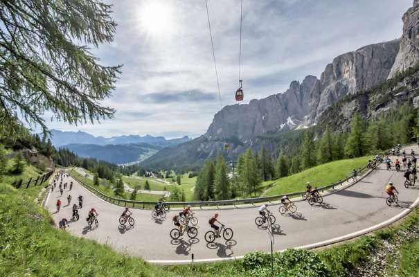 L prum apuntament del Sellaronda Bike Day l’é stat n suzes. 
