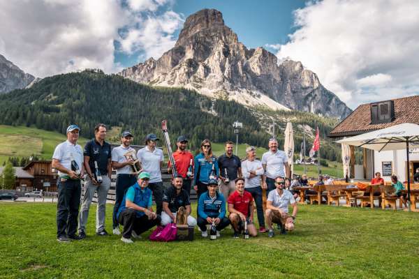  I maestri de schi che á soghé a golf: (in pe dmc) Carlo Planatscher, Carlo Comploi, Mares Marco, Stefano Zingerle, Peter Pescollderung, Nora Planatscher, Silvio Miribung, Flavio Prinoth y Tomas Deiaco; (dancá dmc) Sergio Tiezza, Christian Altonn, Mattia Davare, Christian Coppola y Patrick Agreiter.
