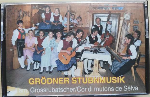 La segonda MC dla Familia Grossrubatscher y l Cor di Mutons de Sëlva (1989).

