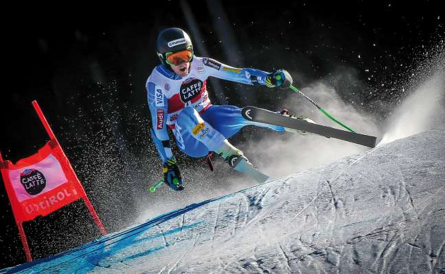 "Let’s Rock" fova sté dant cinch agn l moto y la motivazion per atlec y apascionés de schi sun la Gran Risa a La Ila. En chest ann saral chilò does garejedes de slalom lerch di ei. Sun l retrat: Ted Ligety (edizion 2014). (foto: freddy planinschek)
